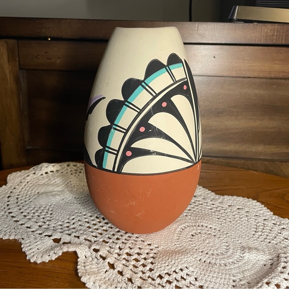 NATIVE AMERICAN Accents Pottery Vase Signed L. Toya New Mexico - Picture 2 of 7